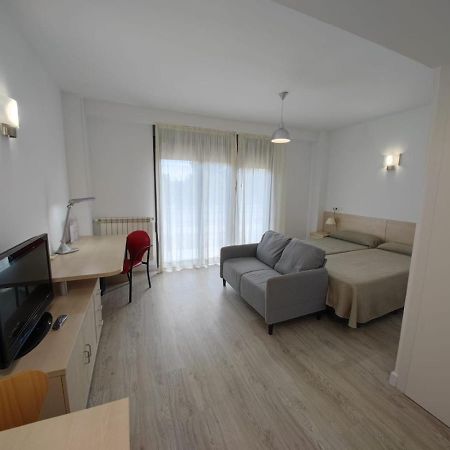 Residencia Universitaria Resa Giner De Los Rios Алькала-де-Энарес Экстерьер фото