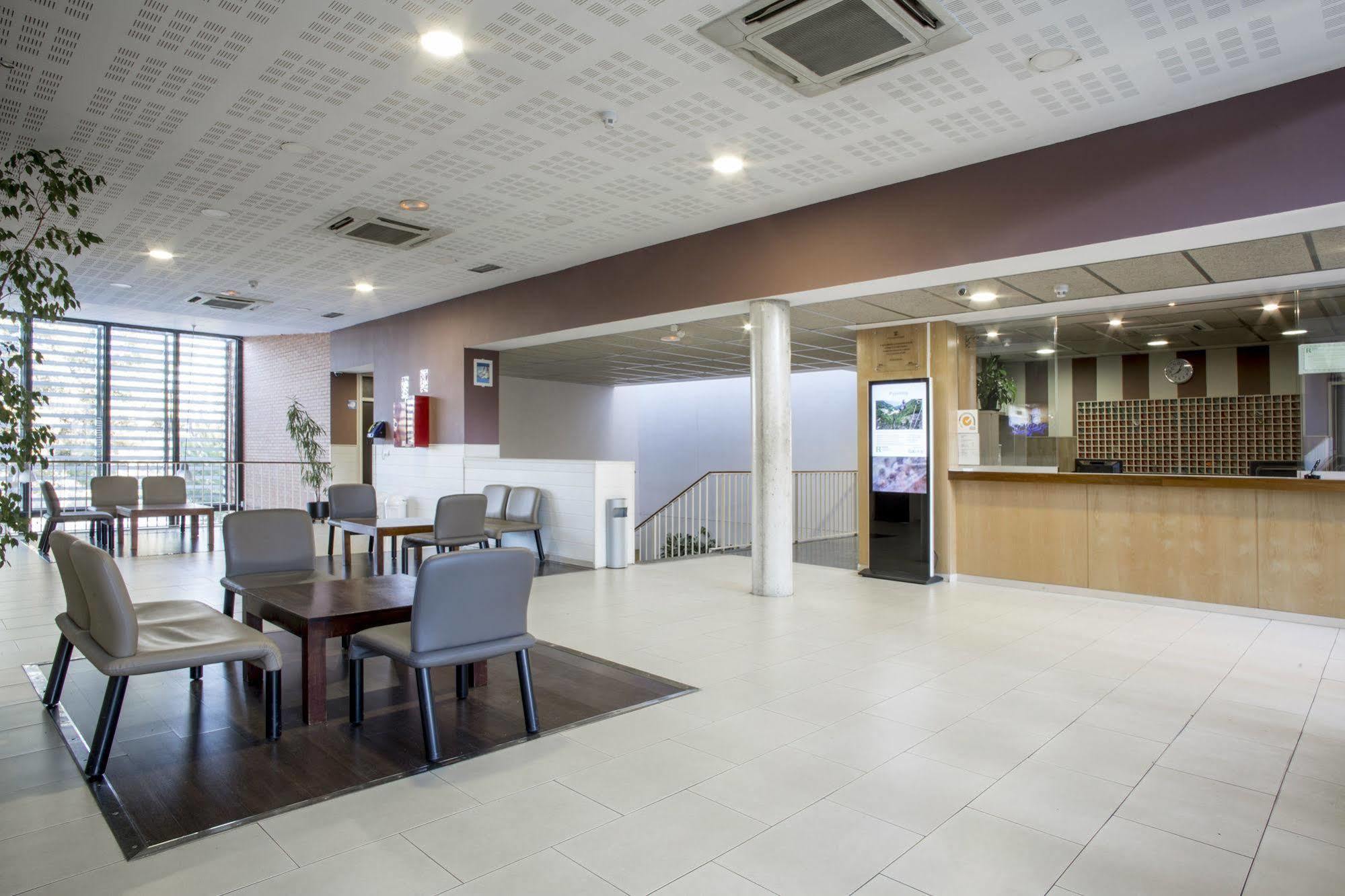 Residencia Universitaria Resa Giner De Los Rios Алькала-де-Энарес Экстерьер фото
