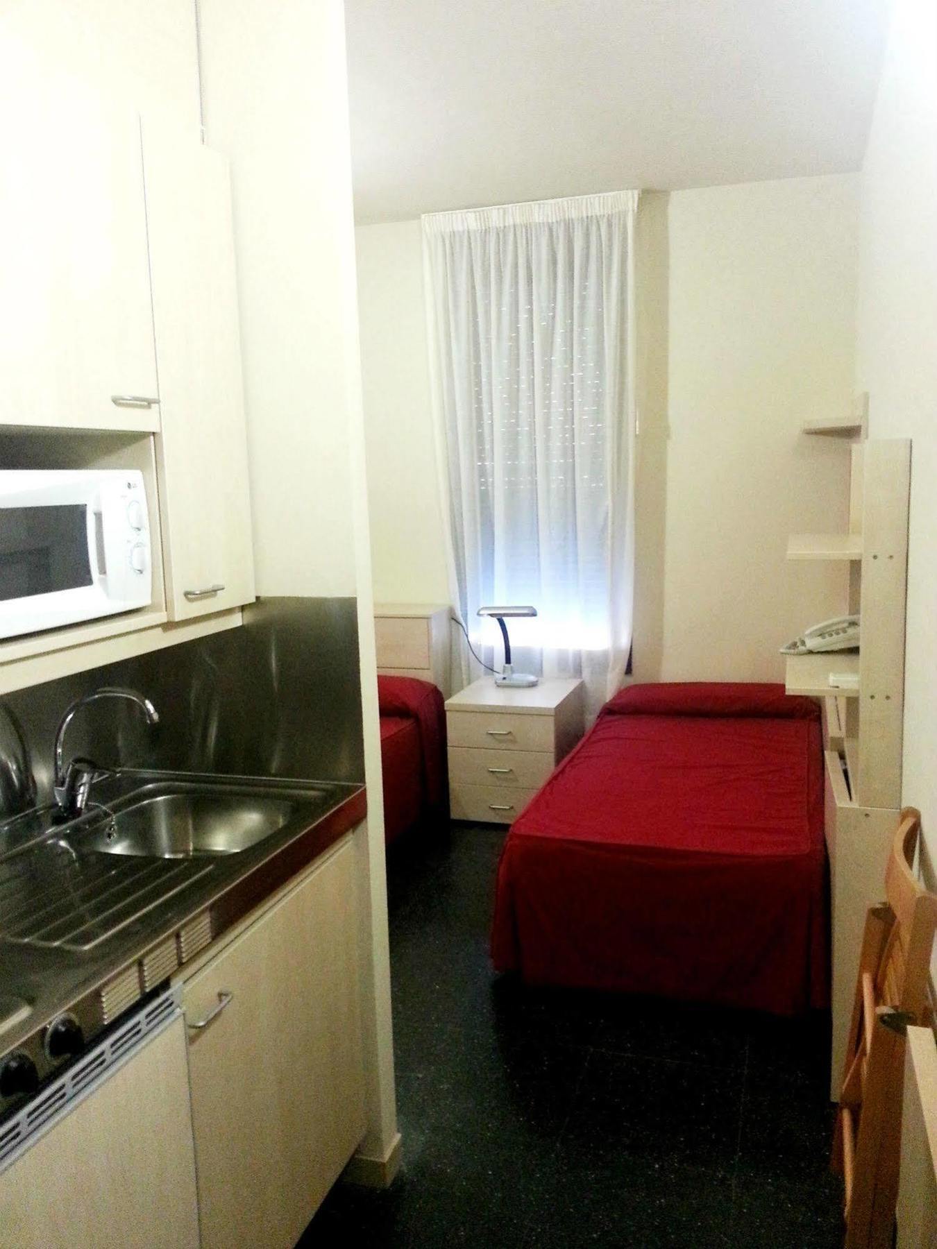 Residencia Universitaria Resa Giner De Los Rios Алькала-де-Энарес Экстерьер фото